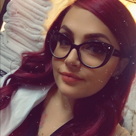 Meet your Posher, Destiny - Picture 2 of 8